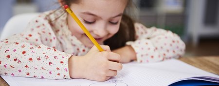 Nadloga otrok in staršev: 10 predlogov za spopadanje z domačimi nalogami